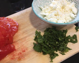 Foto del paso 1 de la receta: Bacalao en papillote con queso feta, hierbabuena y tomate