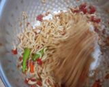 Foto langkah ke 5 dari resep Mie Goreng Pedas by Jesslyn Orlane.