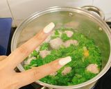 Hình bước làm 4 của món Canh cải xanh nấu mọc (giò sống)