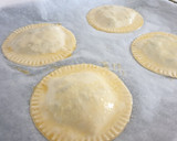 Foto del paso 4 de la receta: Empanadillas de calabacín y cebolla