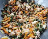 এগ চিকেন নুডলস(Egg chicken noodles recipe in Bengali) রেসিপির ধাপ 4 ছবি