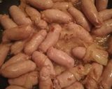 Foto del paso 5 de la receta: Salchichas frescas con cebolla y vino