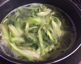 Une image de l'étape 4 de Tagliatelles d'asperges, oeufs mollets et brebis.