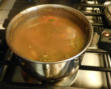 கறி வேப்பிலை பேஸ்ட் சேர்த்த தக்காளி இஞ்சி பூண்டு சூப்(soup recipe in tamil) ரெசிபி ஸ்டேப் 5 புகைப்படம்