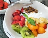 Foto del paso 5 de la receta: Bowl de fruta, yogur y granola