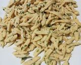 Foto langkah ke 5 dari resep Kue Bawang Gunting Renyah.