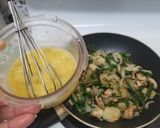 A picture of step 4 of Cheesy spinach omelette.