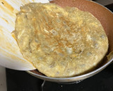 Foto del paso 8 de la receta: Tortilla de verduras de temporada: habas y alcachofas del mercado