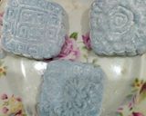 Hình bước làm 3 của món Bánh trung thu dẻo hoa đậu biếc nhân táo đỏ