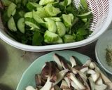 Hình bước làm 3 của món Mực lá hấp chấm nước mắm gừng 🐙