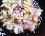 A picture of step 1 of Traditional turkey berry curry.