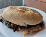 Foto del paso 5 de la receta: Sándwich🧅🥖🌶️de champiñones con pimiento, cebolla y salsa bbq🧀🍯🍄