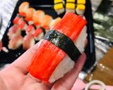 Hình bước làm 3 của món Sushi nhật.Sashimi