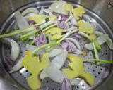 Hình bước làm 3 của món Gà Ta Hấp Hành