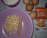 Foto langkah ke 1 dari resep Omurice white with japanese curry sederhana pakai bumbu kari instan (nasi goreng ala Kyoto Jepang).