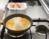 Foto langkah ke 1 dari resep Telur ceplok kemangi.