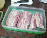 Foto del paso 1 de la receta: Costillas de cerdo maceradas y al horno con puré de papas revolcón