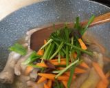 Foto langkah ke 4 dari resep Mie Siram Ceker Ayam.