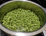 A picture of step 7 of Methi Matar Malai.