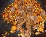 A picture of step 5 of Veggies fried irish potatoe.