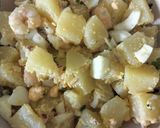 Foto del paso 4 de la receta: Patatas aliñas con gambas