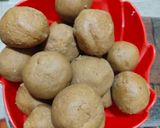 A picture of step 7 of Besan ladoo.