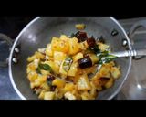 ना कांदा ना लसूण बटाटा सुकी भाजी (batata sukhi bhaji recipe in marathi) रेसिपी स्टेप 4 फोटो