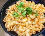 A picture of step 5 of Jhatpat red sauce macaroni.