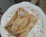 A picture of step 3 of Chicken Pratha Roll.