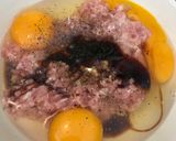 รูปขั้นตอนการทำที่ 1 ของ ไข่เจียวหมูสับวุ้นเส้นใส่โหระพา
