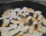 Foto del paso 2 de la receta: Pechugas al verdeo en disco de arado
