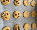 Foto del paso 4 de la receta: Galletas con pepitas de chocolate