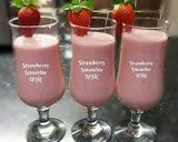A picture of step 2 of 🍓🥤🍌Strawberry Smoothie🍌🥤🍓.