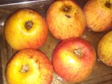 Manzana asada con miel, canela, nuez moscada y clavo de olor