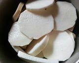 A picture of step 1 of Fried yam with egg.