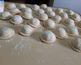 Foto del paso 4 de la receta: Sorrentinos caseros rellenos con jamón, ricota y queso