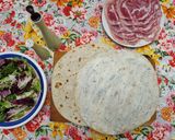Foto del passaggio 2 della ricetta Piadina ripiena di pancetta tesa