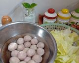 Foto langkah ke 1 dari resep Sayur Bening Sawi Putih & Bakso.