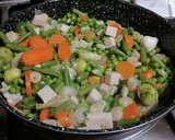 Foto del paso 1 de la receta: Revuelto de menestra con huevos blancos de gallinas libres