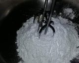 A picture of step 1 of Pine wheel cookies.
