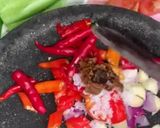 Foto langkah ke 2 dari resep Sambel dadak khas sunda.