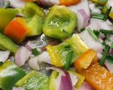 Foto del passaggio 1 della ricetta Bocconcini di pollo al curry con spinacino