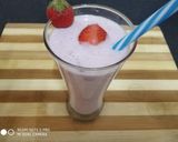 A picture of step 4 of No sugar oats and Strawberry milkshake recipe.