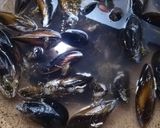 Foto del paso 1 de la receta: Arroz integral con mejillones y champiñones