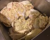 Une image de l'étape 1 de Salade castelfranco aux fleurs comestibles sauce framboises.