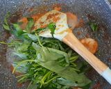Foto langkah ke 3 dari resep Tumis kangkung.