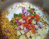 A picture of step 5 of Vegetable Broken Wheat khichdi.