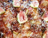 Une image de l'étape 4 de Tarte fine à la rhubarbe et aux figues fraîches du jardin.