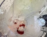 Foto langkah ke 2 dari resep Smoothie Melon Stroberi.