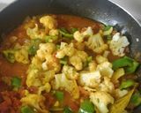 A picture of step 4 of Gobhi Capsicum Paneer Sabzi.